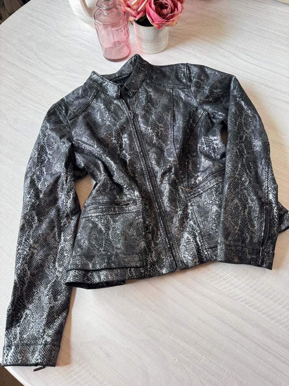 White House Black Market Metallic Snakeskin Print Moto Jacket Size 14 - Picture 3 of 7